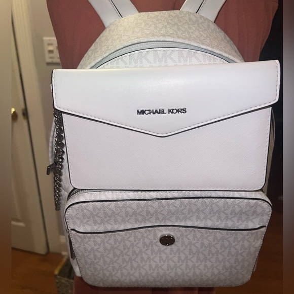 NWOT Michael kors 2 in 1 back pack with detachable card case! - Picture 10 of 12